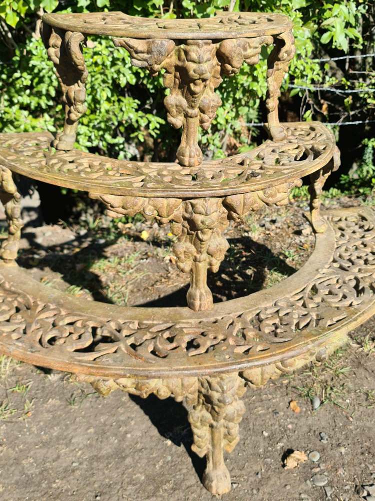 BUCKINGHAM CAST IRON STEPS