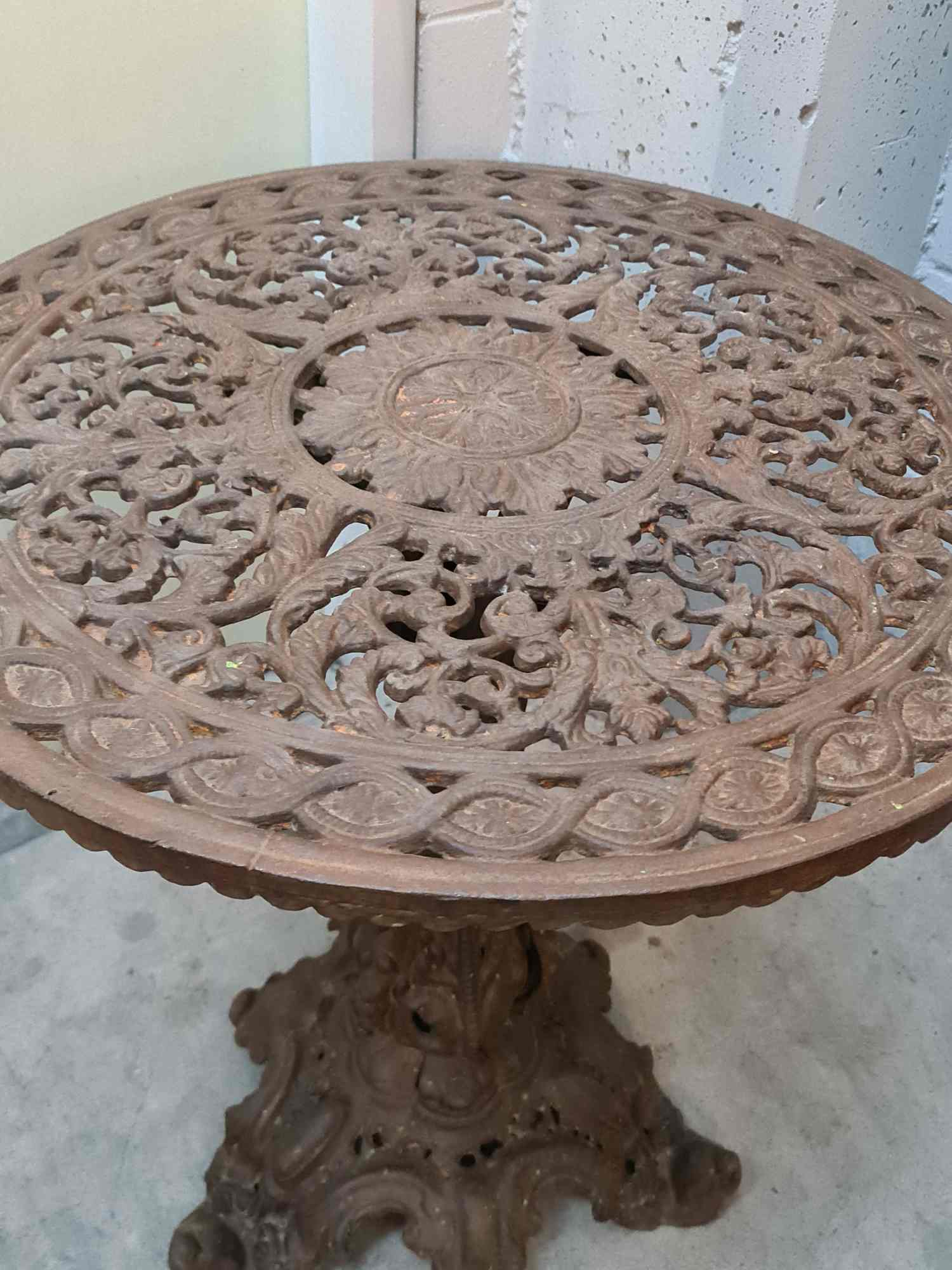 HAMPSHIRE CAST IRON TABLE