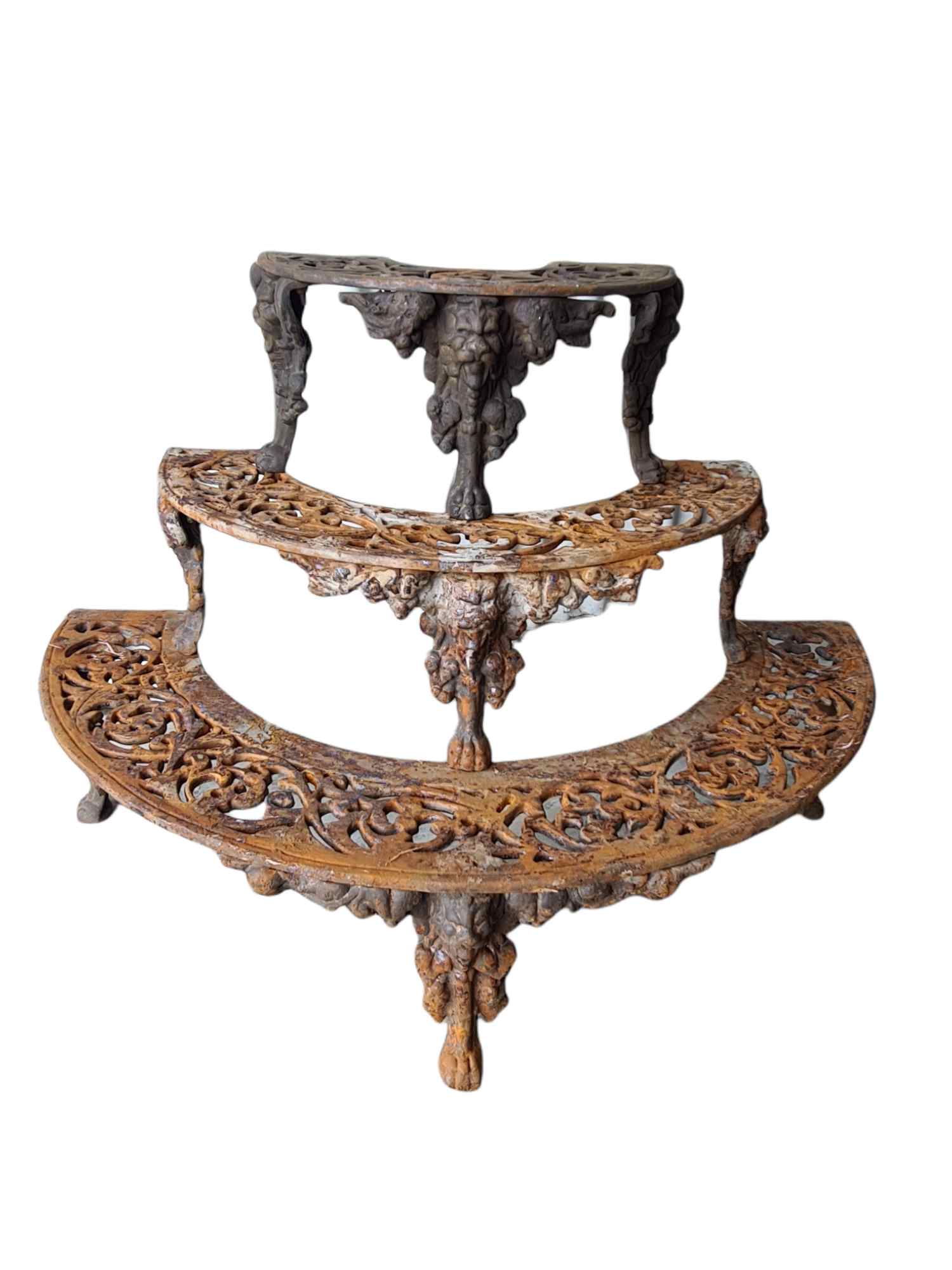 BUCKINGHAM CAST IRON STEPS