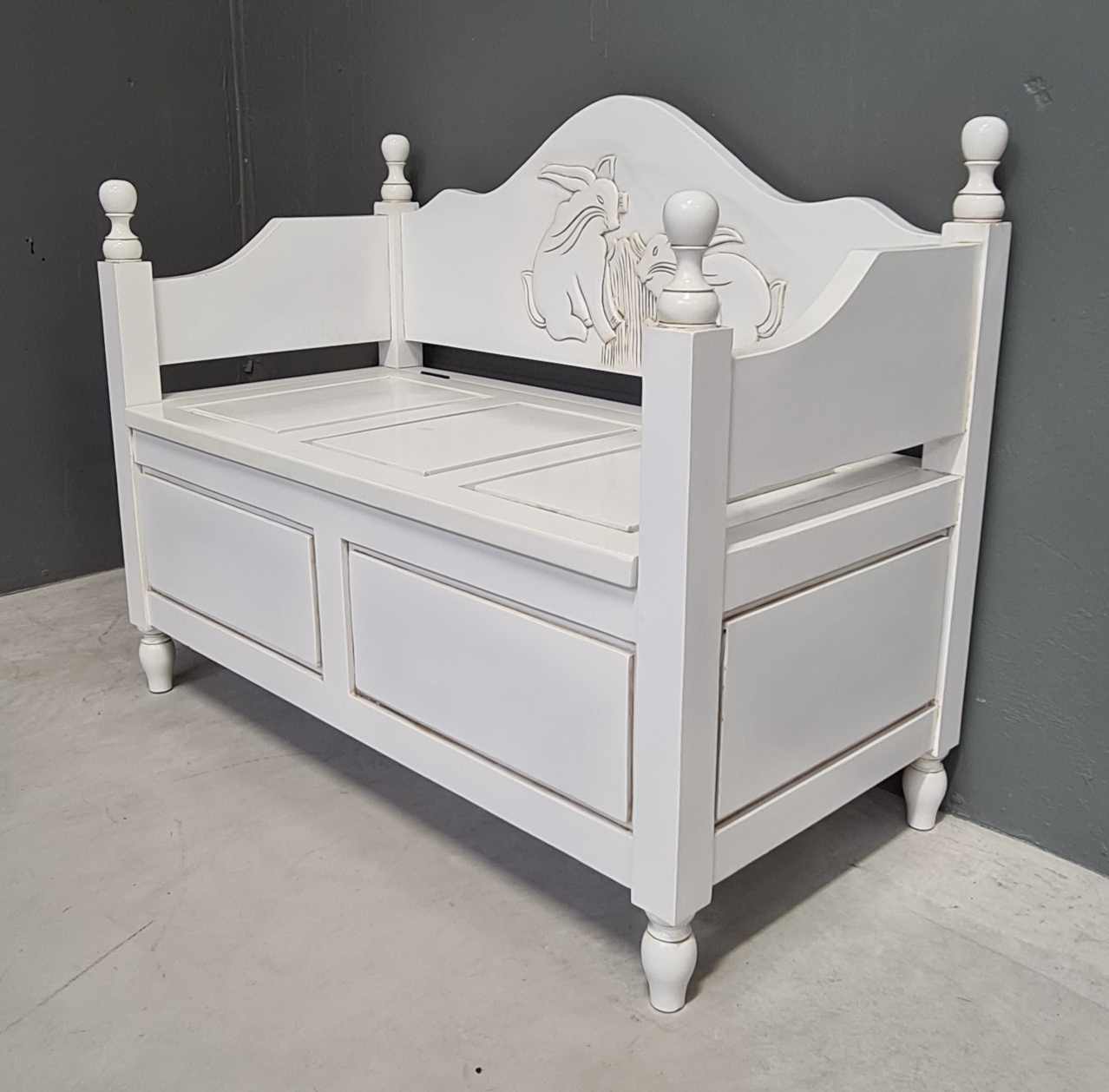 Rabbit Storage Hall seat