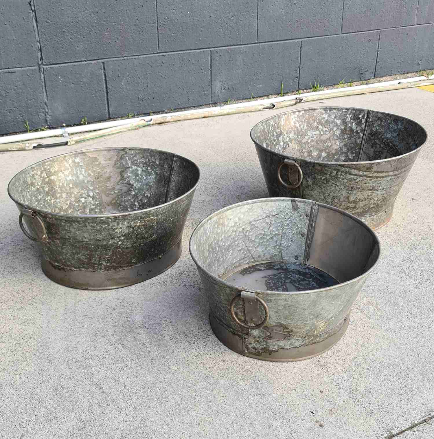 VINTAGE IRON TUBS