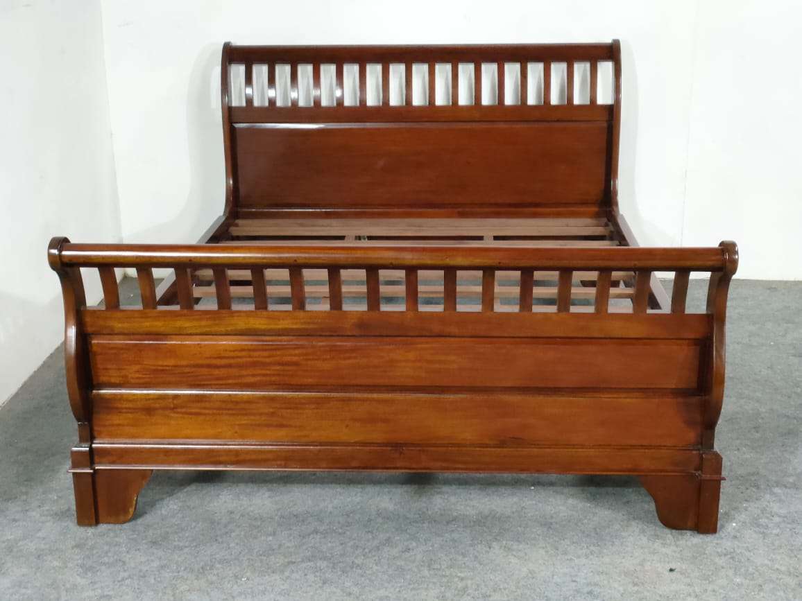VENUS SLATED SLEIGH BED