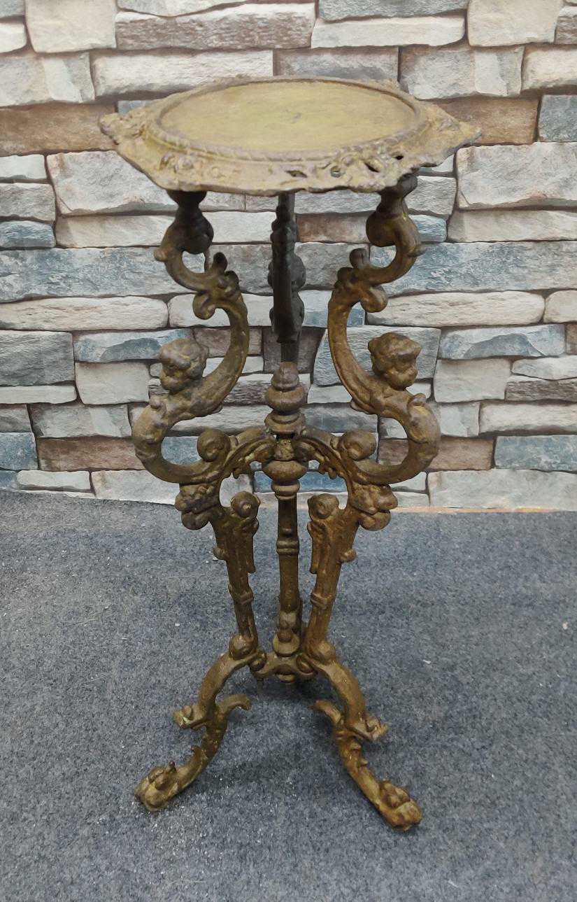 Saint James Cast Iron Stand