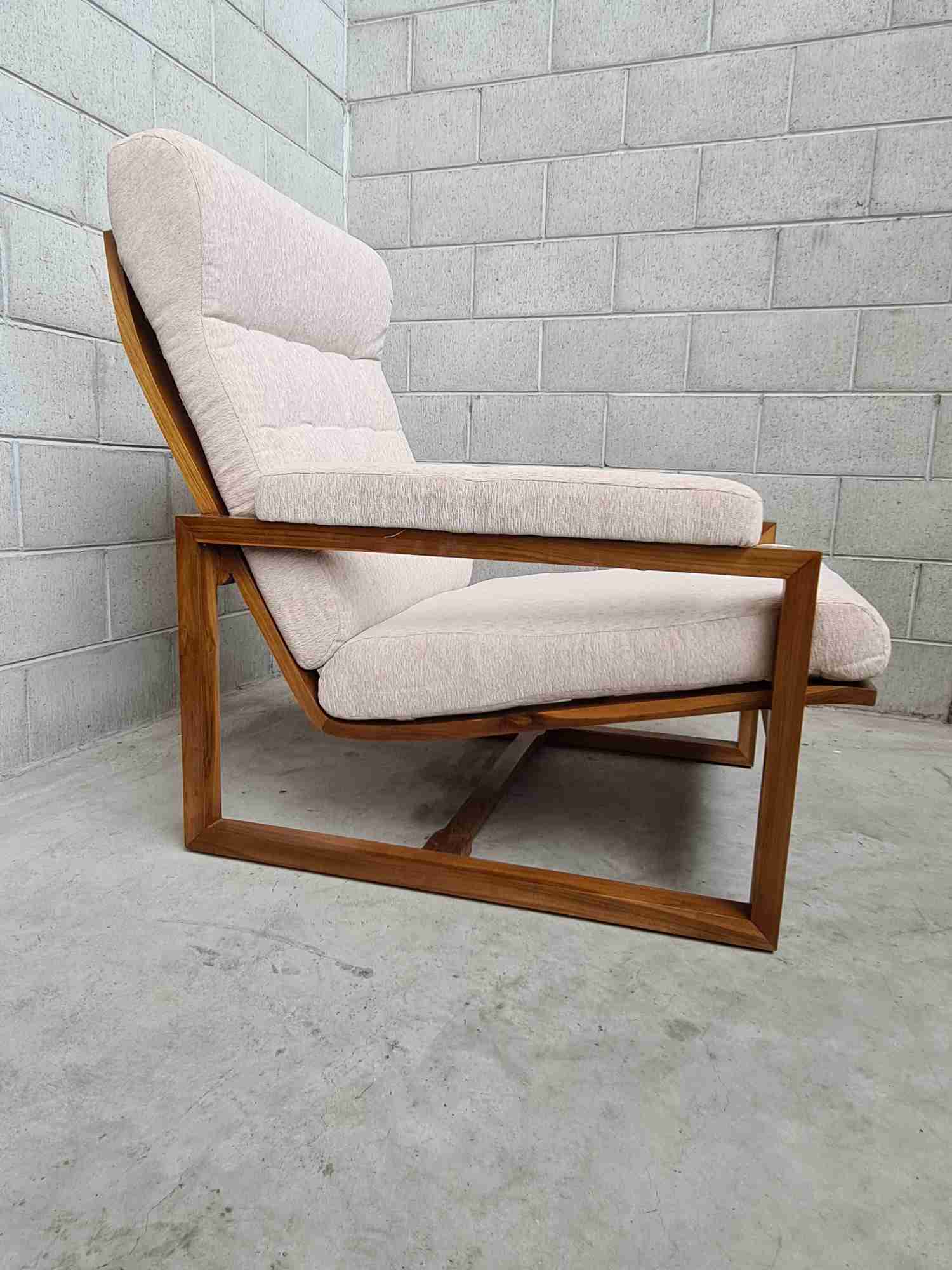 BRAGA MID CENTURY ARMCHAIR