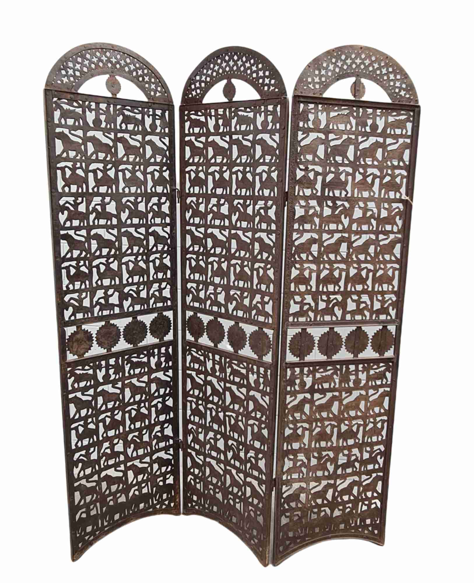 VINTAGE INDIAN IRON SCREEN