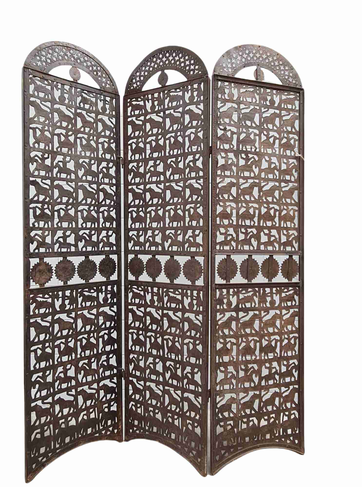 VINTAGE INDIAN IRON SCREEN