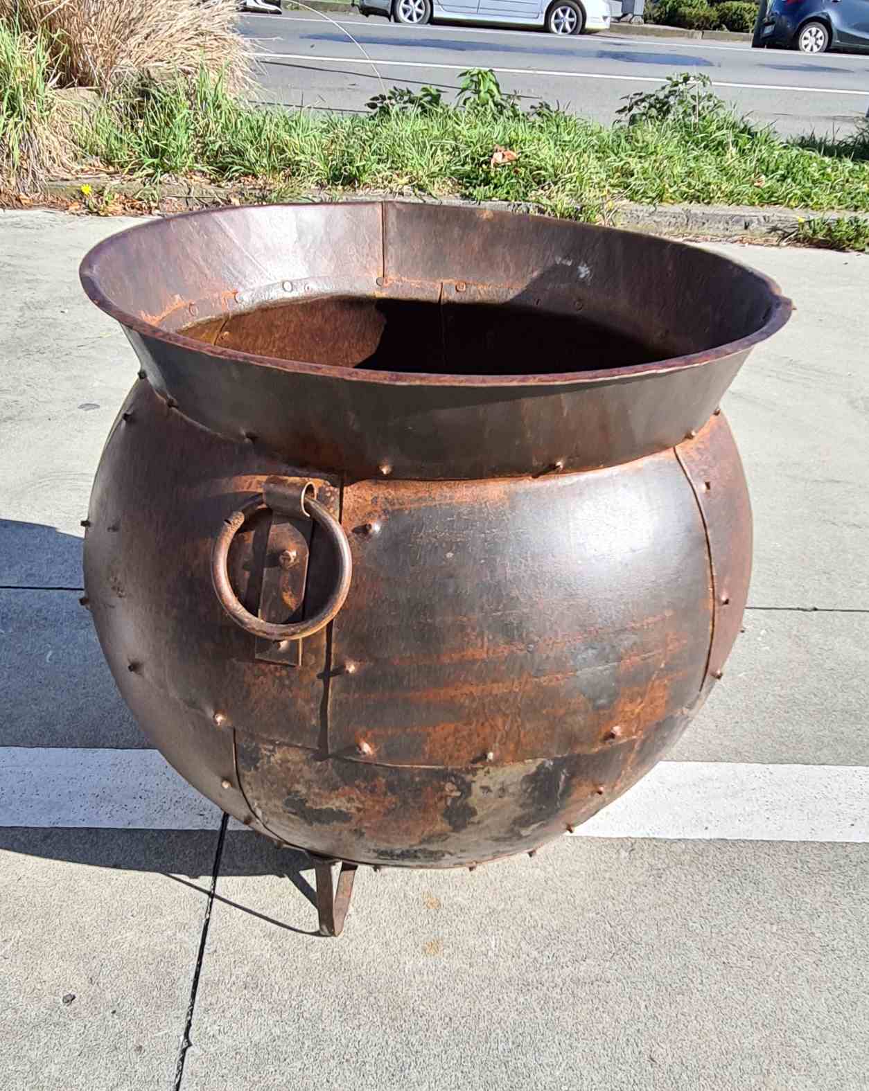 VINTAGE INDIAN URN
