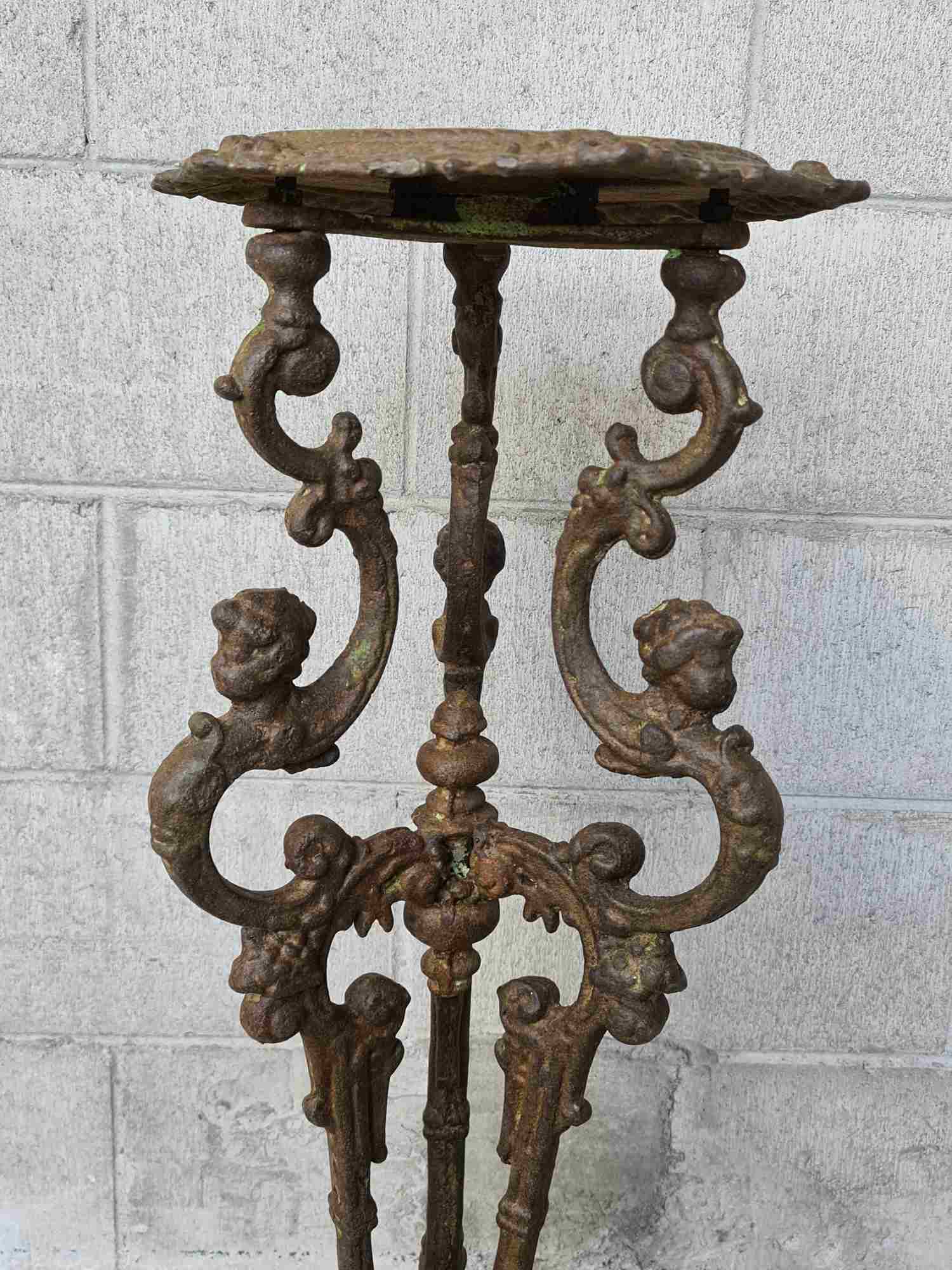 Saint James Cast Iron Stand