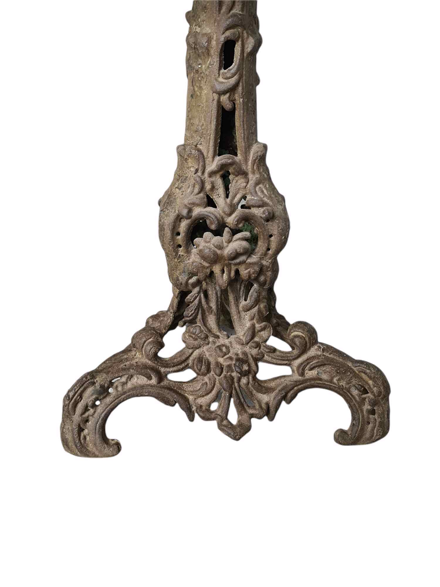 Lorient Rococo cast iron Stand