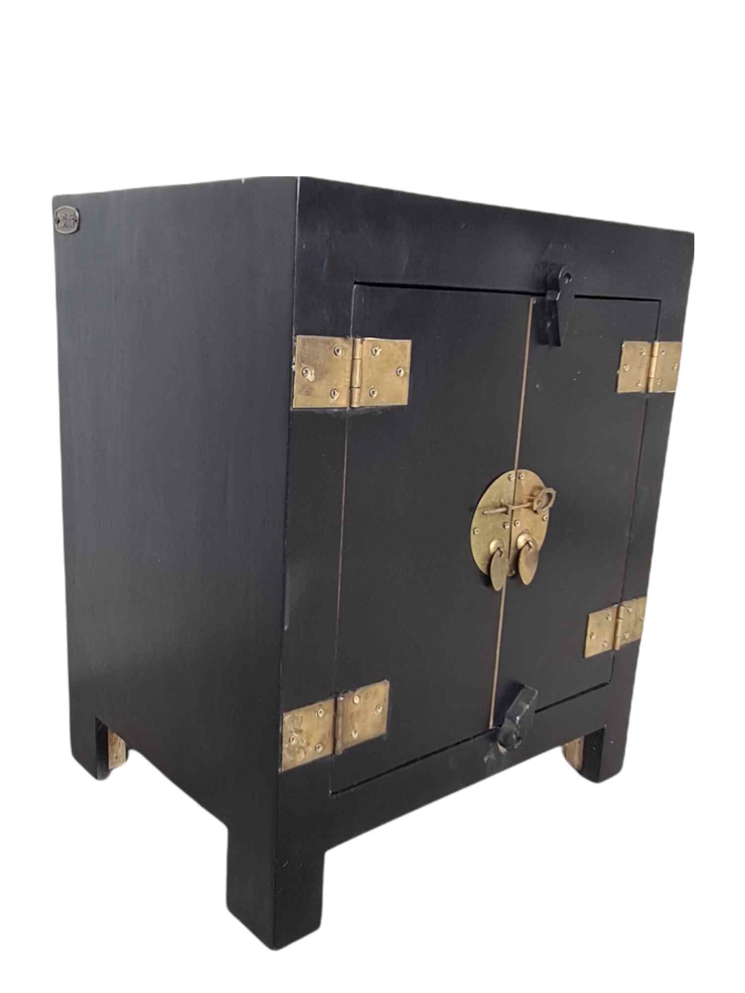 CONG ORIENTAL CABINET