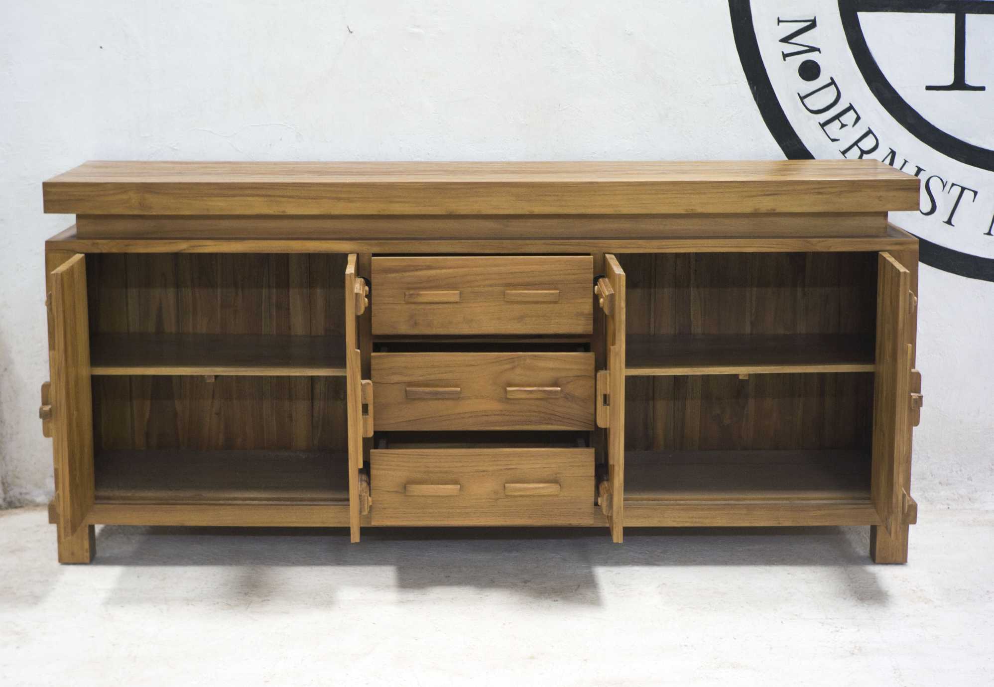 LARGE HONG ORIENTAL SIDEBOARD