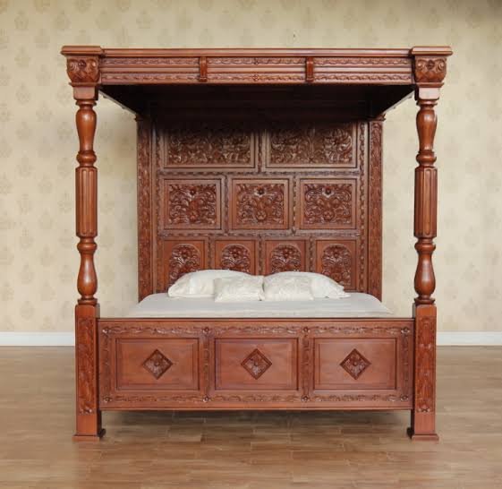 ANCESTRAL MEDIVAL CANOPY BED