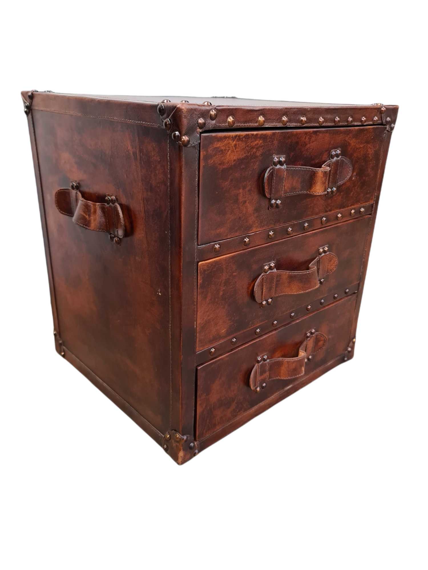 ROSENBERG COUNTRY LEATHER BEDSIDE