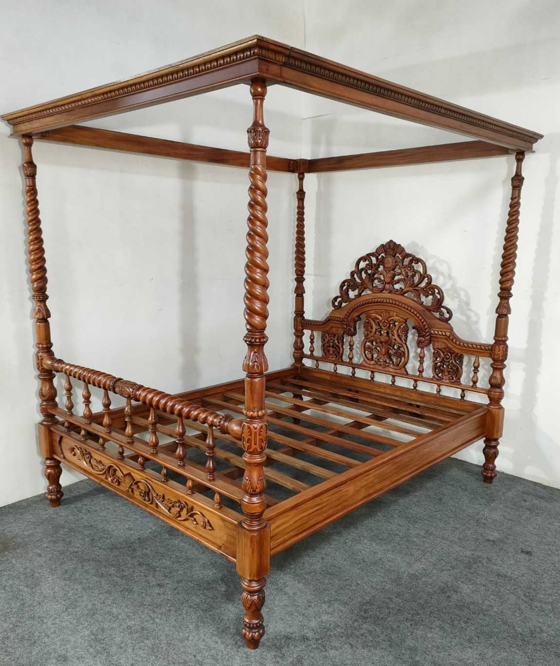 NORMANDY VICTORIAN FOUR POSTER CANOPY BED