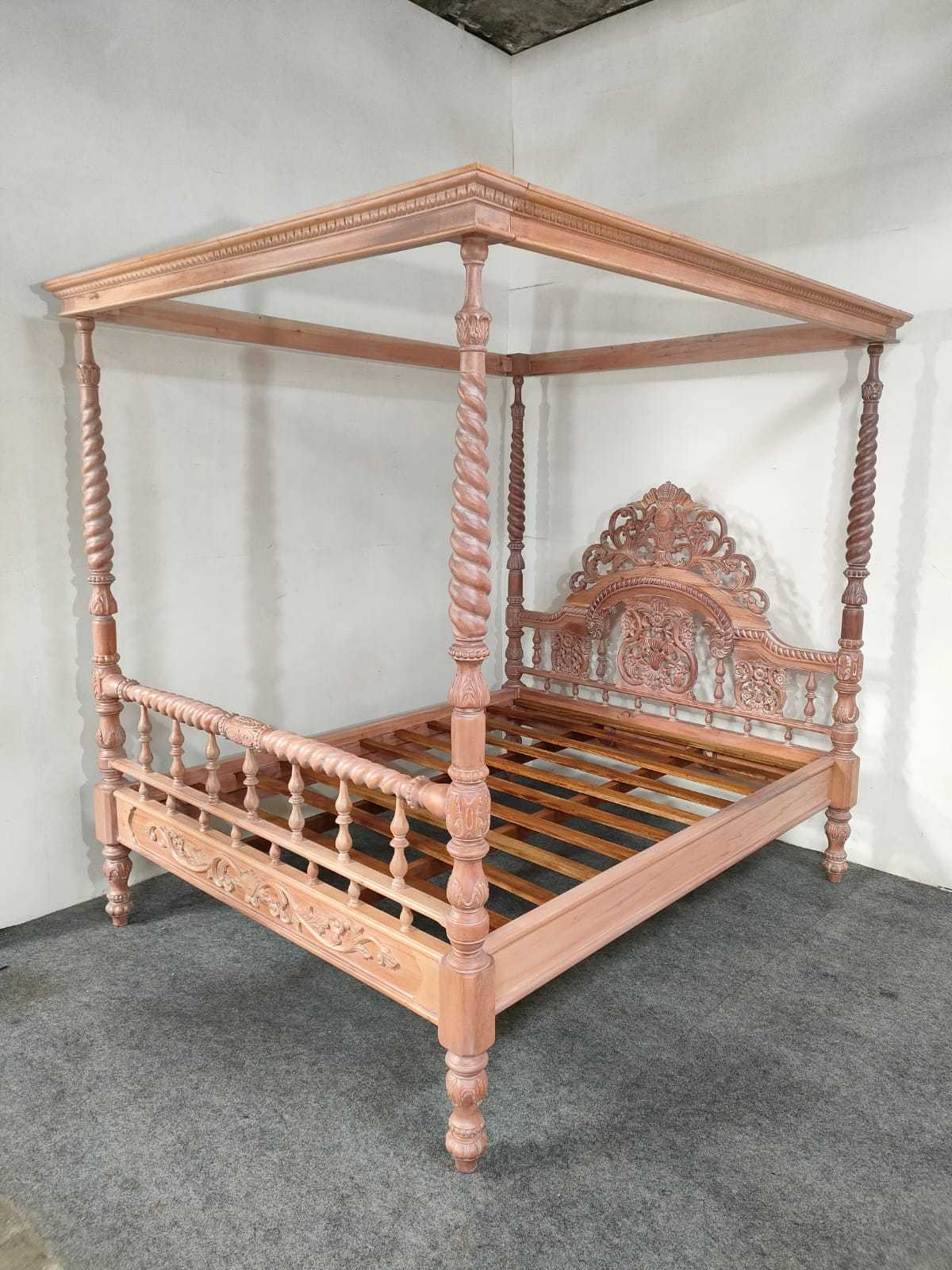 NORMANDY VICTORIAN FOUR POSTER CANOPY BED