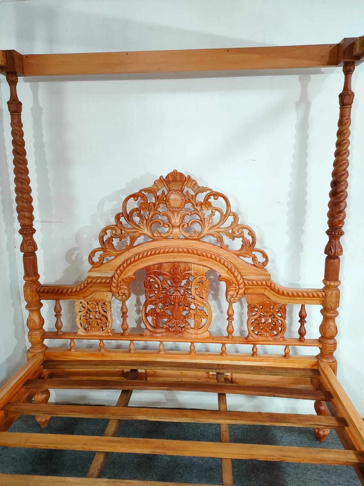NORMANDY VICTORIAN FOUR POSTER CANOPY BED