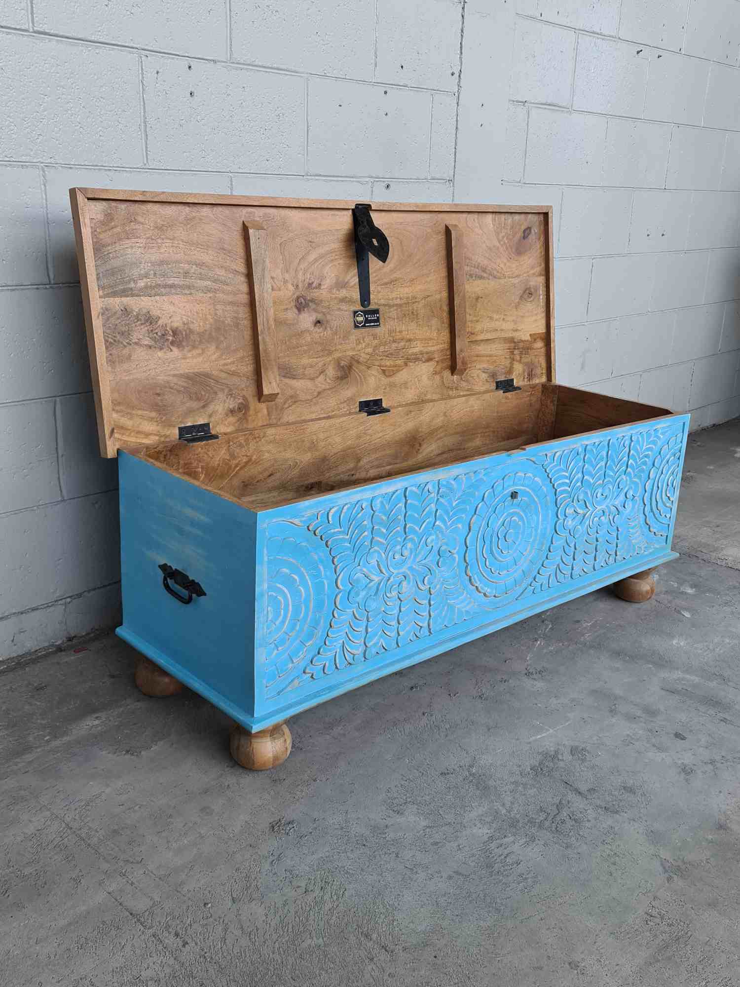 INDORE CARVED INDIAN TRUNK