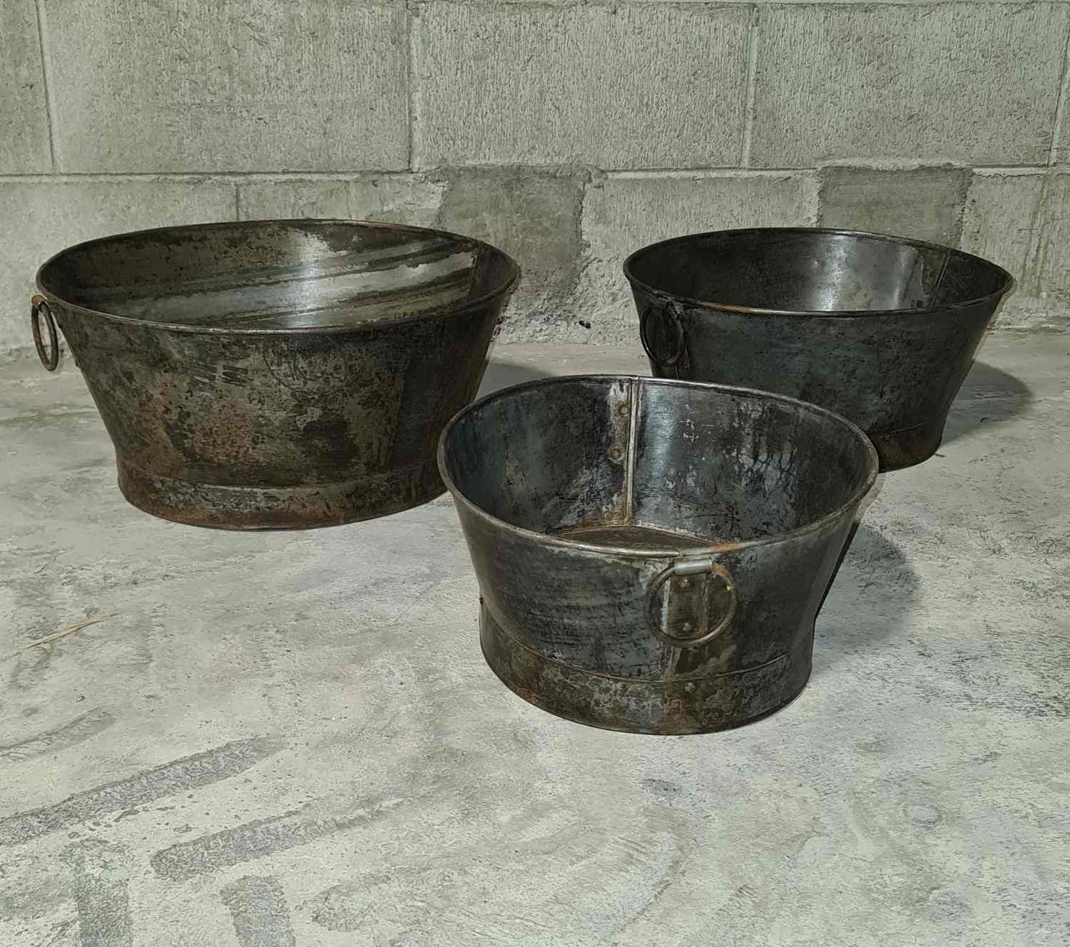 VINTAGE IRON TUBS